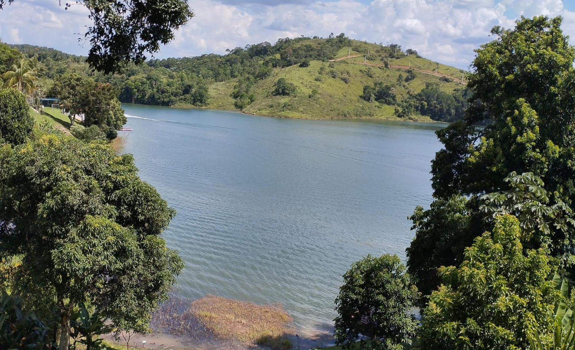 Chacara Pe Na Agua *